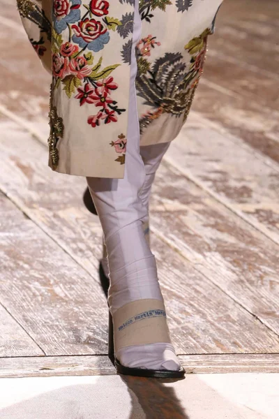 Look 10